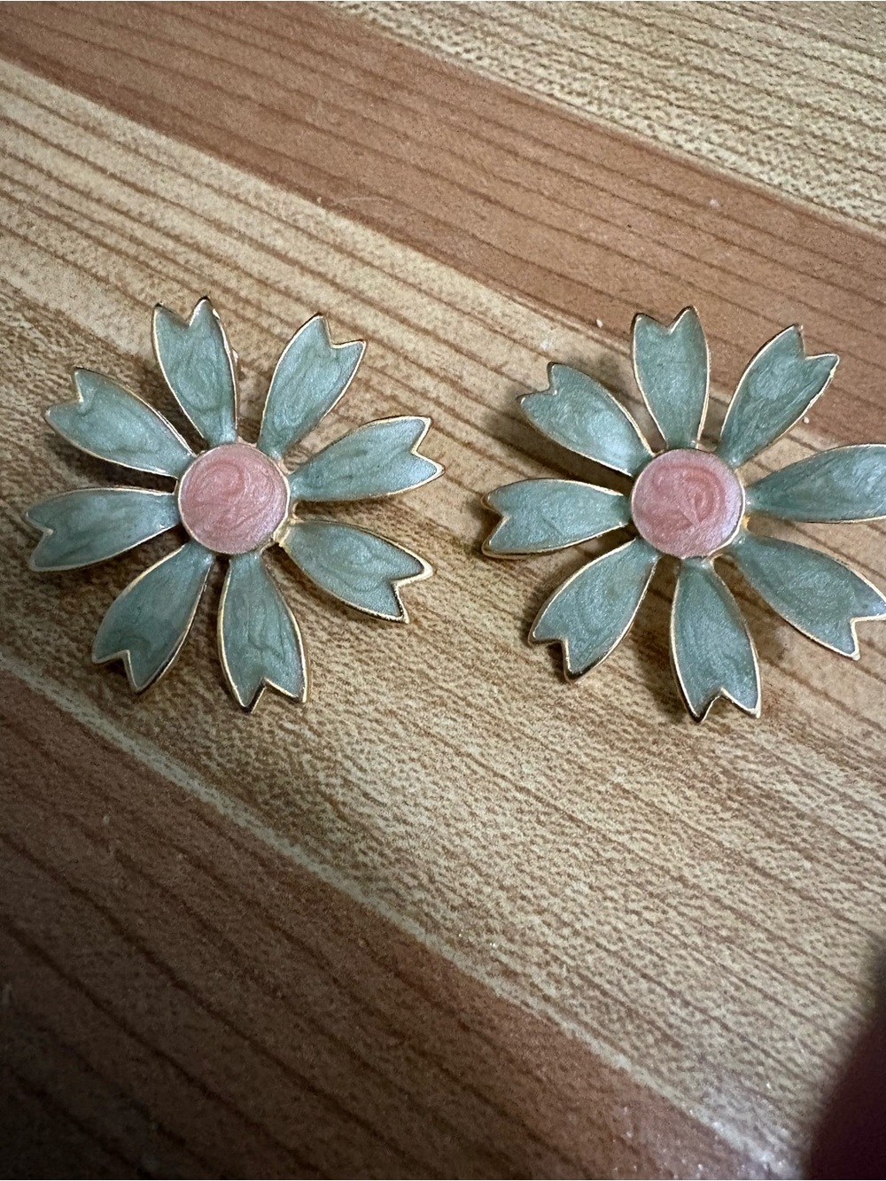 Vintage Green and Peach Enamel Daisy earrings
